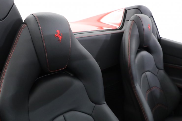 フェラーリ 488 Spider F1 DCT 希少右ハンドル 2019年最終モデル 正規