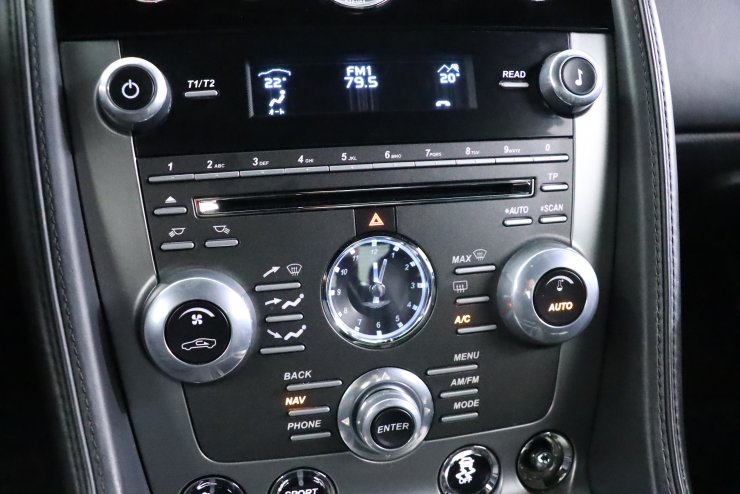 アストンマーティン DB9 Coupe TouchtronicⅡ 後期モデル 左ハンドル