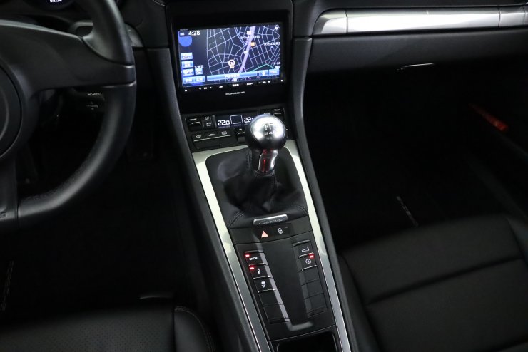 ポルシェ 911(Type991) Carrera 7MT ブラックレザー 20インチサテン