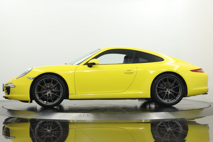 ポルシェ 911(Type991) Carrera 7MT ブラックレザー 20インチサテン