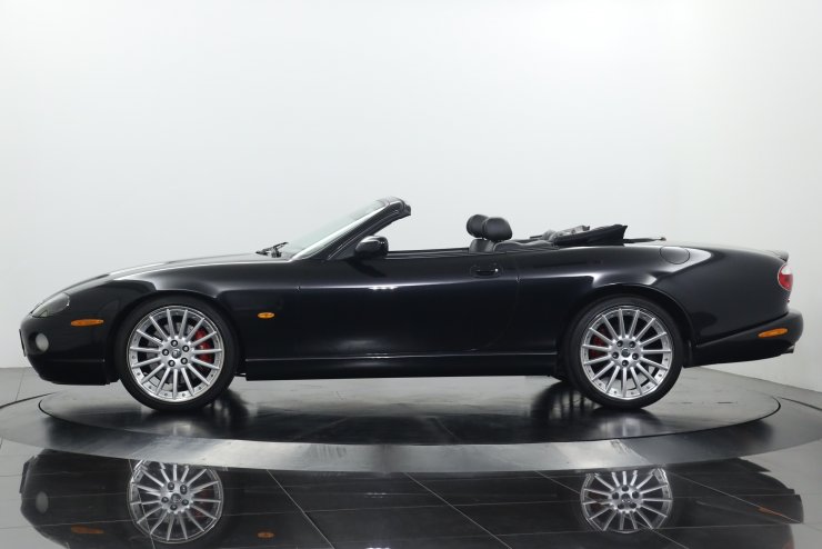 ジャガー XKR Convertible ブラックナイト 25台特別限定車