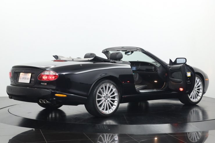 ジャガー XKR Convertible ブラックナイト 25台特別限定車