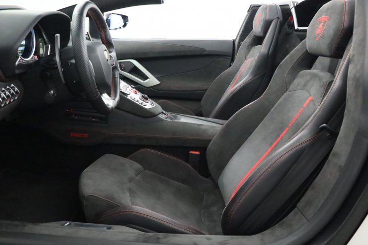 ランボルギーニ アヴェンタドール LP700-4 Pirelli Edition