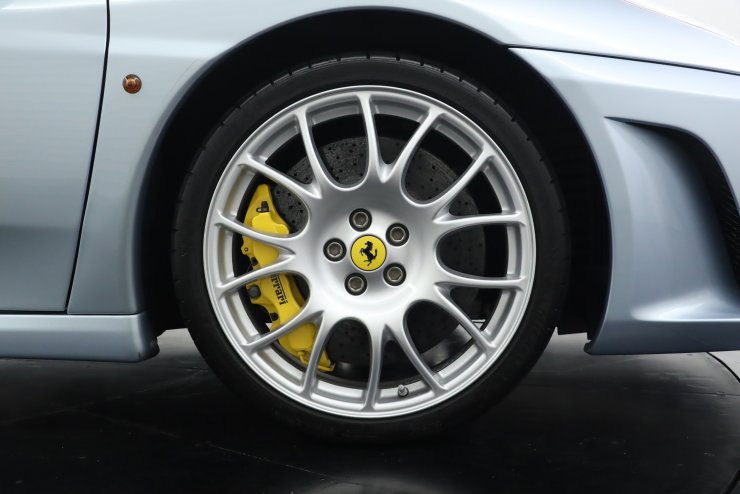 フェラーリ F430 F1 正規ディーラー車 希少右ハンドル 純正19インチ