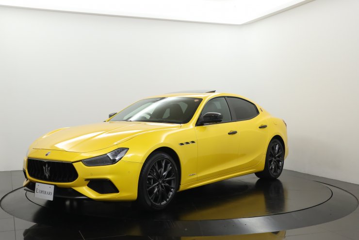 マセラティ ギブリ Gransport 外装色：ジアッロモデネーゼ ネリッシモ