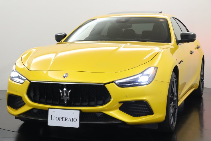 マセラティ ギブリ Gransport 外装色：ジアッロモデネーゼ ネリッシモ