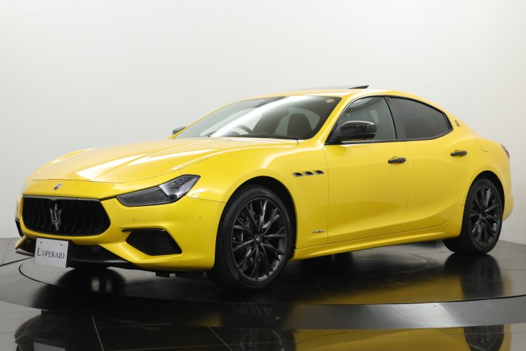 マセラティ ギブリ Gransport 外装色：ジアッロモデネーゼ ネリッシモ