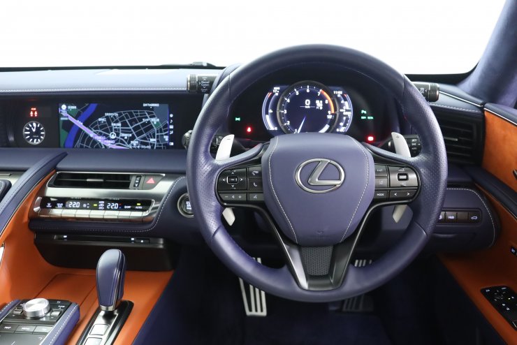 レクサス LC 500 L-Package ブリージーブルーレザーインテリア 