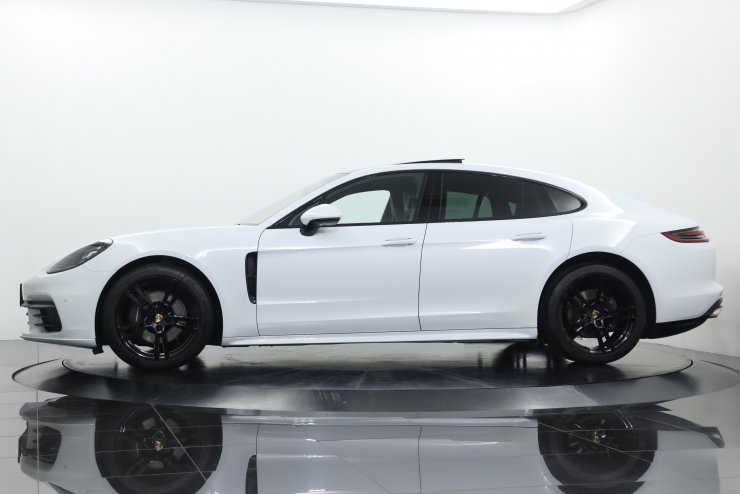 【岐阜県】ポルシェ　パナメーラ4 ポルシェ パナメーラ 4 Sport‐ChronoPKG パノラマルーフ 8wayパワー