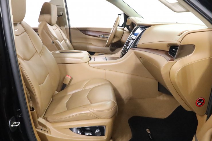 キャデラック エスカレード Platinum 正規ディーラー車 サンルーフ