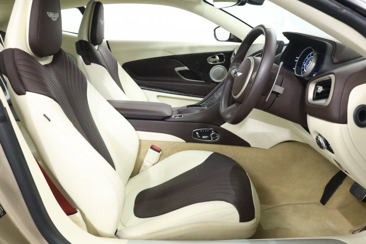 アストンマーティン DB11 Launch Edition 世界限定1000台