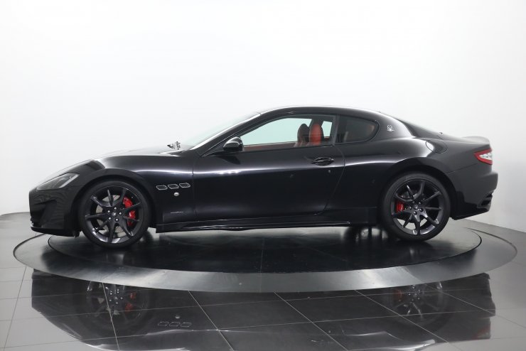 マセラティ グラントゥーリズモ Sport MC Autoshift オプションカラー
