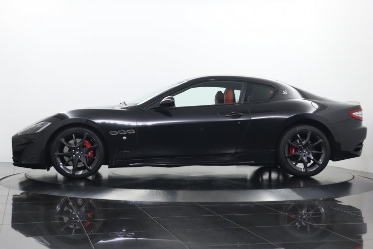 マセラティ グラントゥーリズモ Sport MC Autoshift オプションカラー