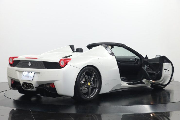 1/18 フェラーリ 458 アロンソ　Limited Edition ビアンコ Ferrari-458-Spyder_014.jpg