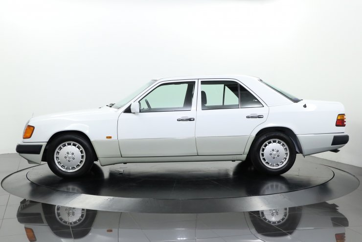 メルセデスベンツ Eクラス(ミディアムクラス) 260E ワンオーナー フル