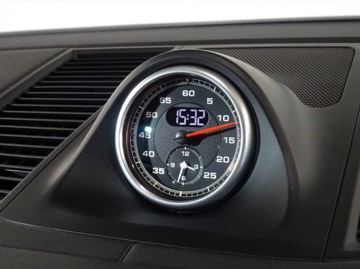 中古　ケーブル付属　ポルシェ マカン 2014-2017ダッシュボード タイマー 中古 ケーブル付属 ポルシェ マカン 2014-2017ダッシュボード タイマー