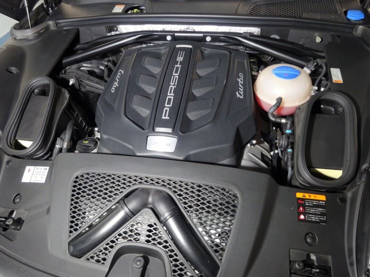 ポルシェ マカン マカンターボ スポーツクロノPKG スポーツ