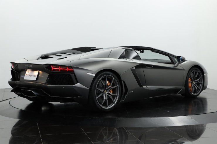 ランボルギーニ アヴェンタドール LP700-4 Roadster グリジオ