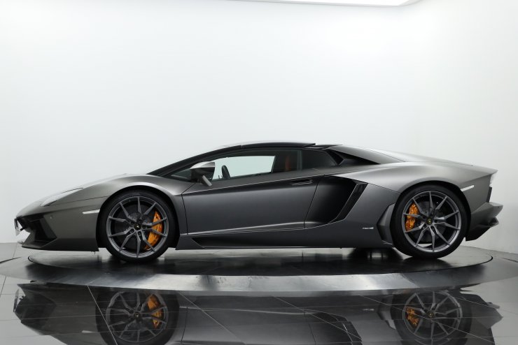 ランボルギーニ アヴェンタドール LP700-4 Roadster グリジオ