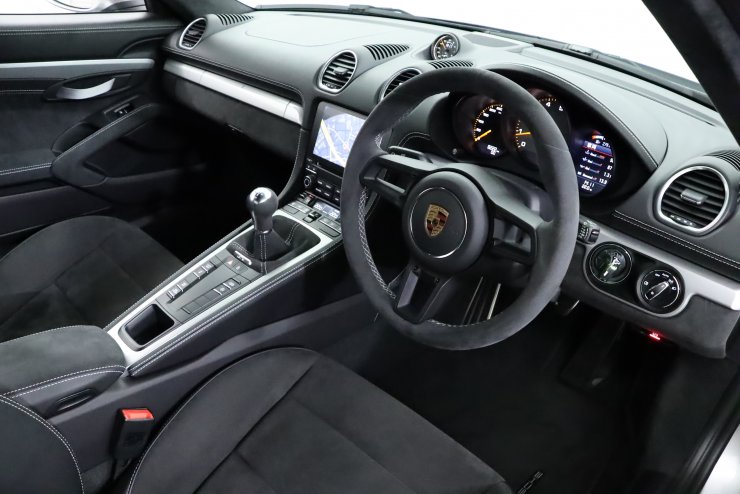 ポルシェ 718 Cayman GT4 6MT ChronoPKG ブラックレザー×レース
