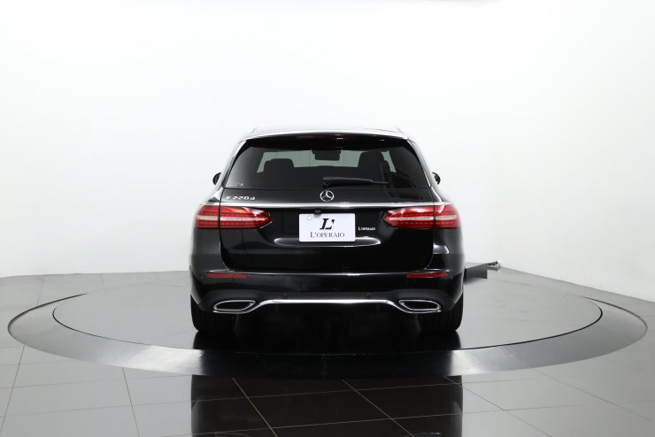 メルセデスベンツ Eクラス E220d ステーションワゴン スポーツ 有償色