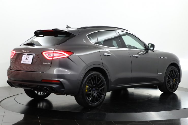 マセラティ レヴァンテ グランスポーツ 1オーナー 純正マットブラック