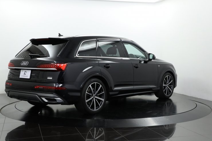 アウディ Q7 45 Sラインリミテッド 限定310台 黒革 純正21インチアルミ