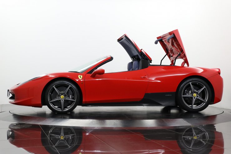 フェラーリ 458 Spider F1 DCT 希少右ハンドル 正規ディーラー車