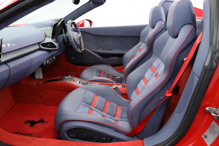 フェラーリ 458 Spider F1 DCT 希少右ハンドル 正規ディーラー車