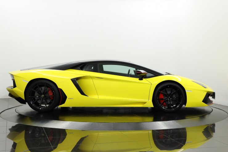 ランボルギーニ アヴェンタドール LP700-4 Pirelli Edition 世界限定95