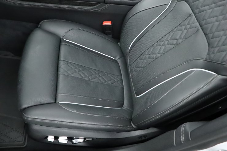 プルメリア様ご相談枠 BMW 7シリーズ 740d xドライブ Msports リアコンフォートPKG リア