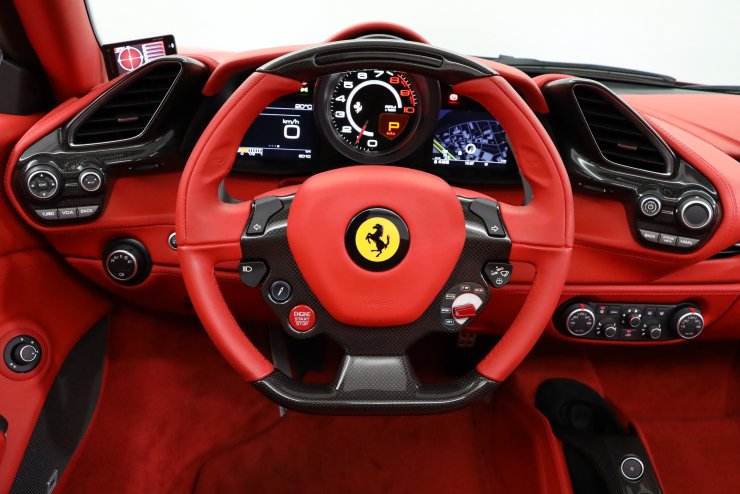 フェラーリ ステアリング フェラーリ 488 Spider F1 DCT 正規ディーラー車 カーボンLED