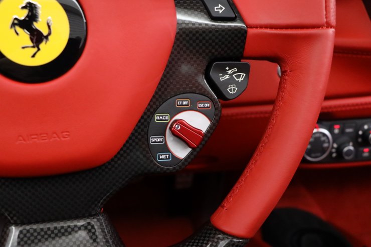 フェラーリ 488 Spider F1 DCT 正規ディーラー車 カーボンLED