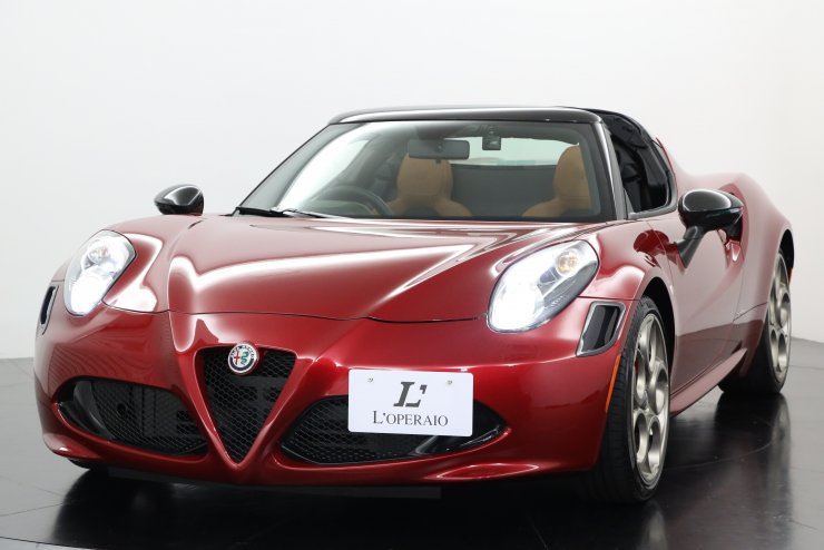 お値下げ、アルファロメオ トランスポーター極上美品 アルファロメオ 4C Spider 33 Stradale Tributo Final Edition