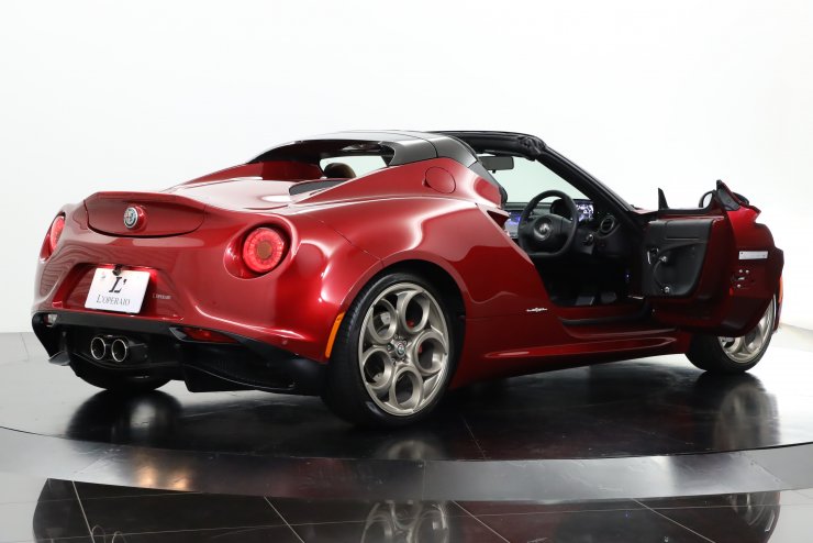 アルファロメオ 4C Spider 33 Stradale Tributo Final Edition 最終