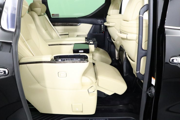 トヨタ アルファード30エグゼクティブラウンジヘッドレスト RECOMMEND ITEM for alphard - 車内環境を充実させ居心地を
