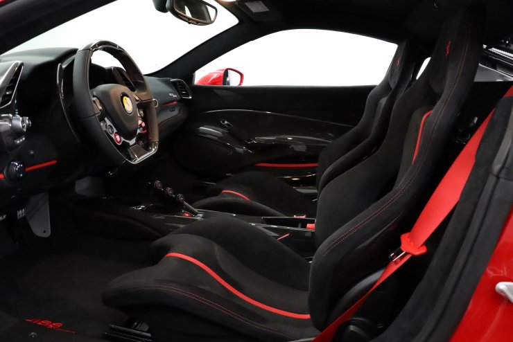フェラーリ 488 Pista F1 DCT 走行距離200km台 ワンオーナー