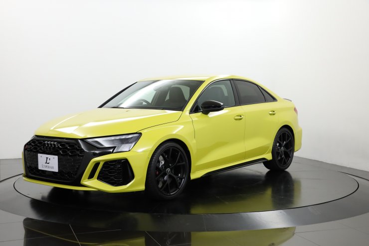 アウディ RS3セダン ワンオーナー 現行モデル RSスポーツエグゾースト