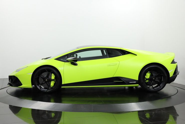 ランボルギーニ ウラカン EVO Fluo Capsule 4WD 黄緑マットカラー