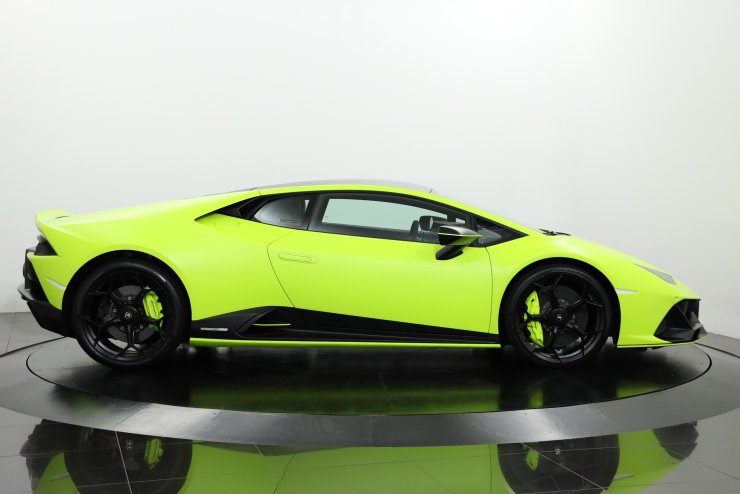 ランボルギーニ ウラカン EVO Fluo Capsule 4WD 黄緑マットカラー