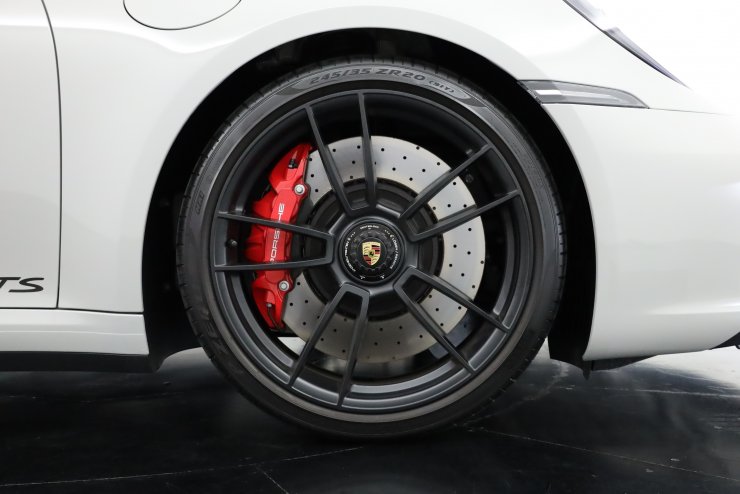 ポルシェ 911(Type992) Carrera GTS Cabriolet ステアリングヒーター付