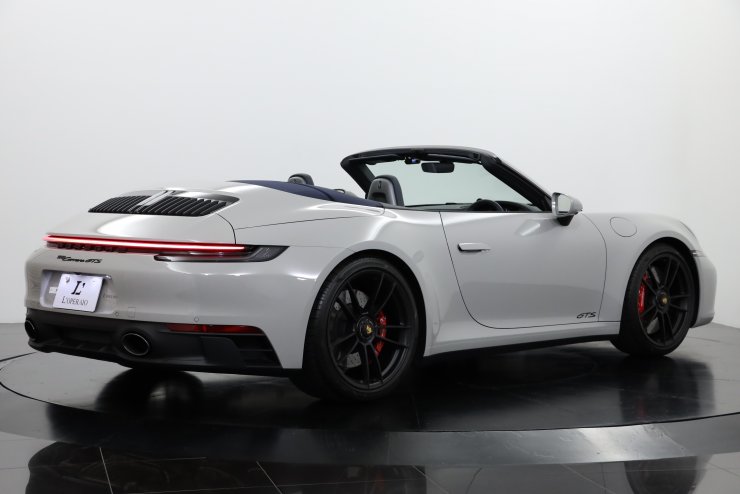 ポルシェ 911(Type992) Carrera GTS Cabriolet ステアリングヒーター付
