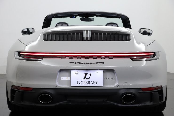 ポルシェ 911(Type992) Carrera GTS Cabriolet ステアリングヒーター付
