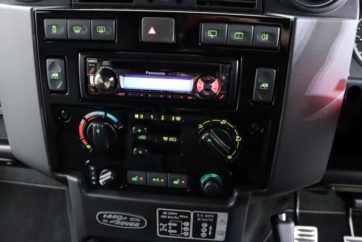 ランドローバー　旧型ディフェンダー純正ハンドル　レザー巻き