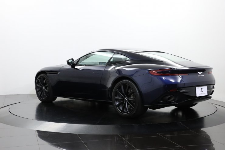 アストンマーティン DB11 V8 ダークエクステリアフィニッシャーパック