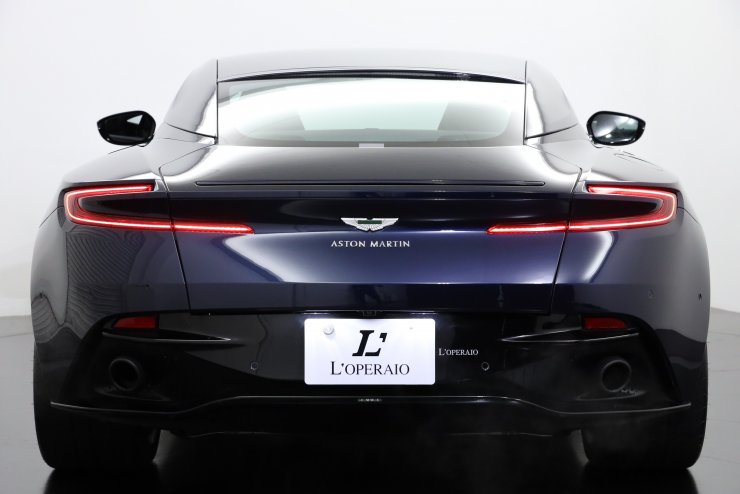 アストンマーティン DB11 V8 ダークエクステリアフィニッシャーパック