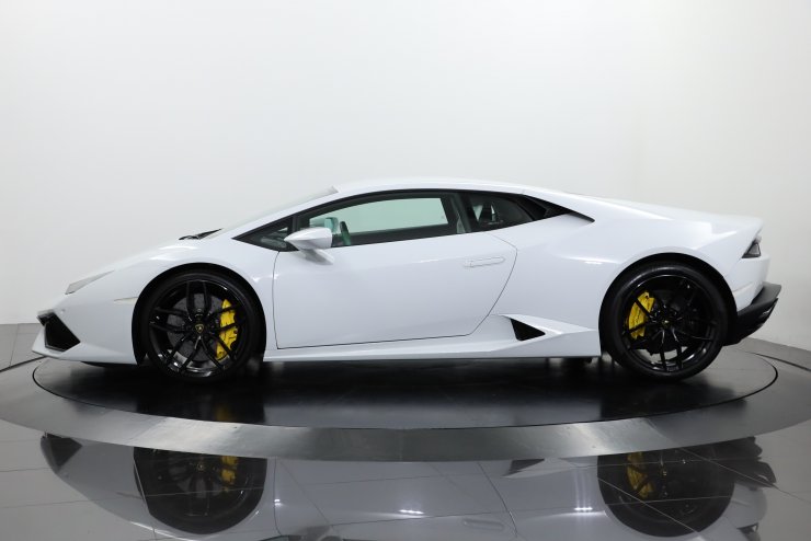 ランボルギーニ ウラカン LP610-4 ホワイトレザー ガラスエンジン