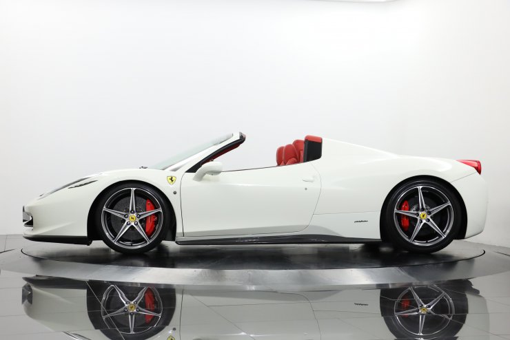 フェラーリ 458 スパイダー F1 DCT 正規ディーラー車 カーボン