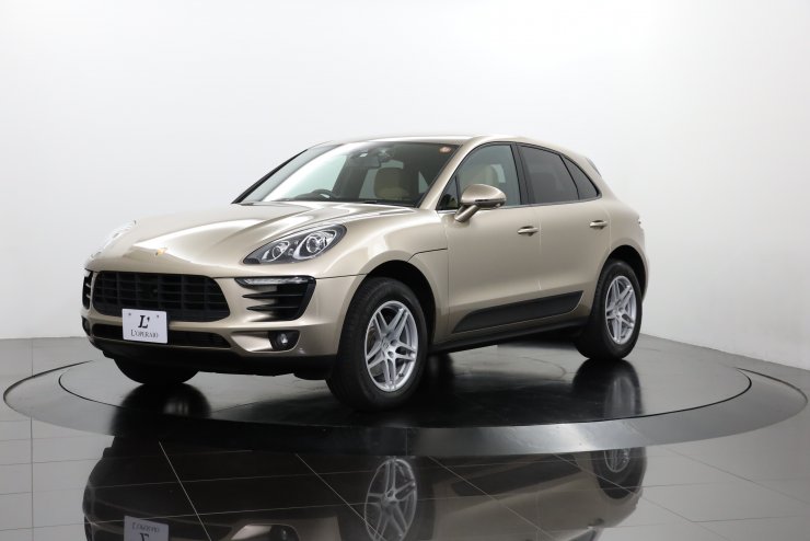 ガンベイド246バージョン中古 ポルシェ マカン PDK 有償色 ベージュハーフ革 スポーツクロノPKG 純正