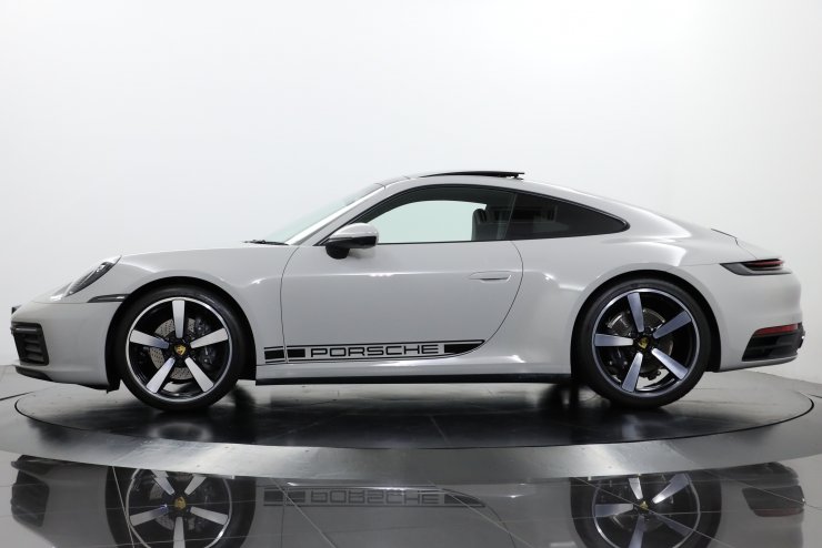 ポルシェ 911(Type992) Carrera 4 オプション総額約400万円 電動ガラス